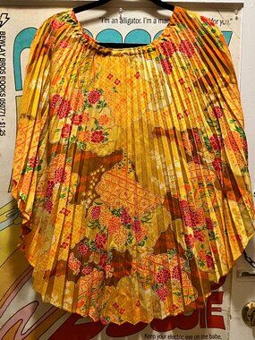 1960's Vintage JOLENE Hawai'ian Accordion Floral Halftan / Short caftan! Med/Lg